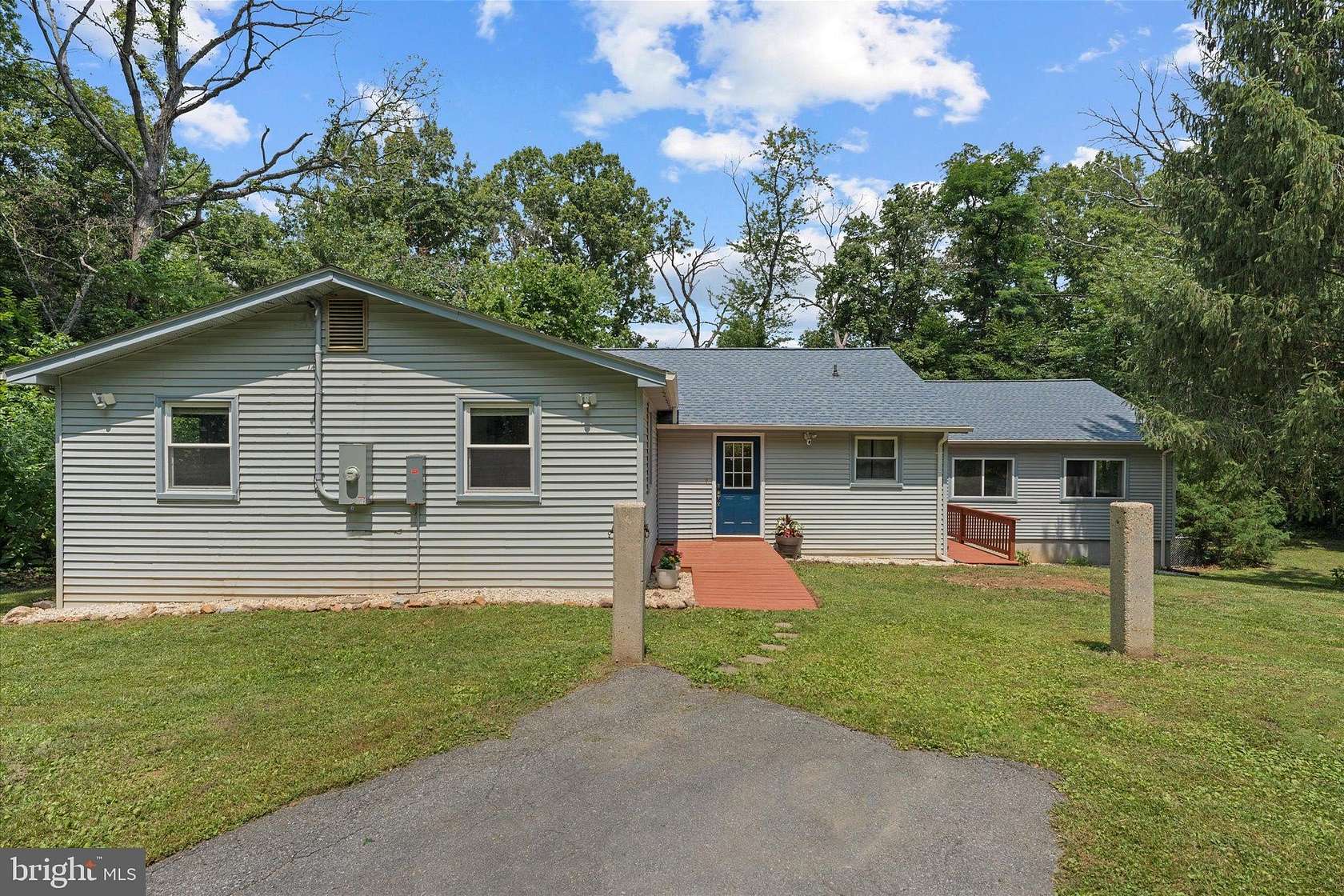 2 Acres of Land with Home for Sale in Front Royal, Virginia