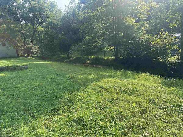 1 Acre of Residential Land for Sale in Rivesville, West Virginia