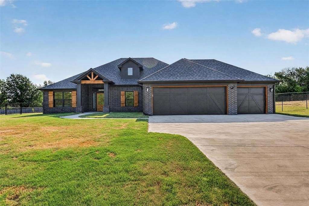 2.5 Acres of Land with Home for Sale in Piedmont, Oklahoma