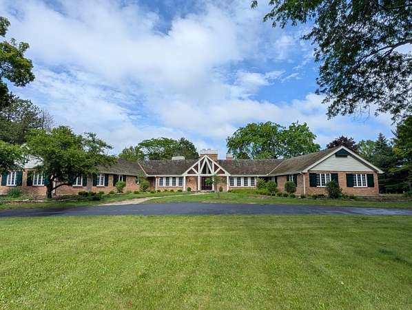 5 Acres of Land with Home for Sale in Barrington Hills, Illinois
