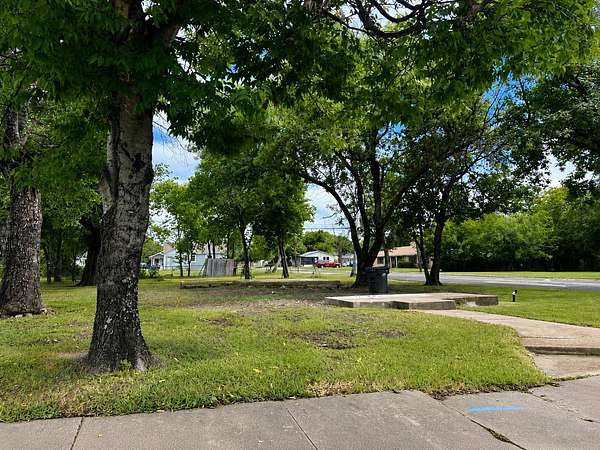 0.13 Acres of Residential Land for Sale in Corsicana, Texas