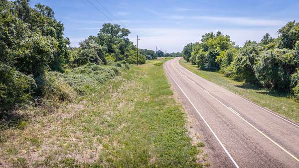 10 Acres of Recreational Land for Sale in Calvert, Texas