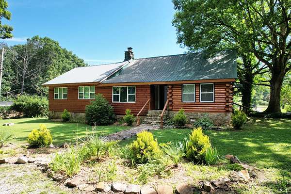 4.74 Acres of Land with Home for Sale in Signal Mountain, Tennessee