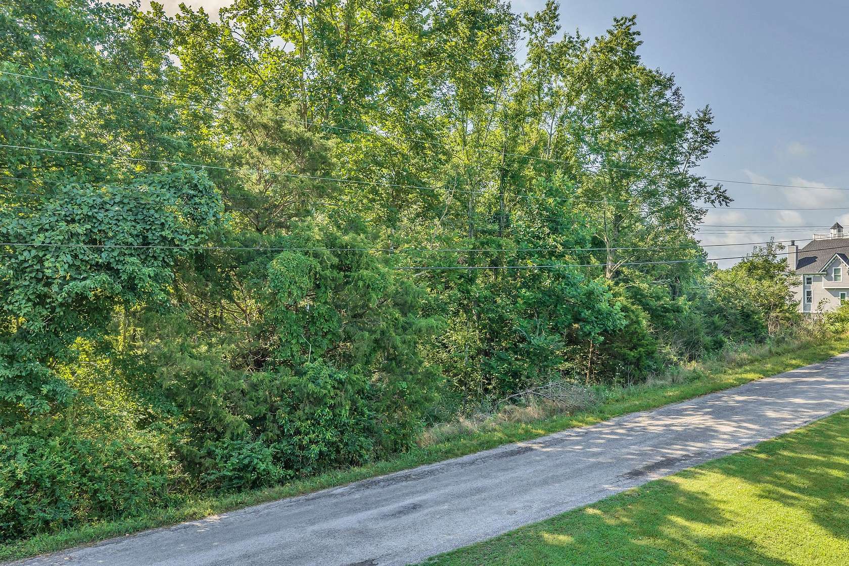 1 Acre of Residential Land for Sale in Bon Aqua, Tennessee