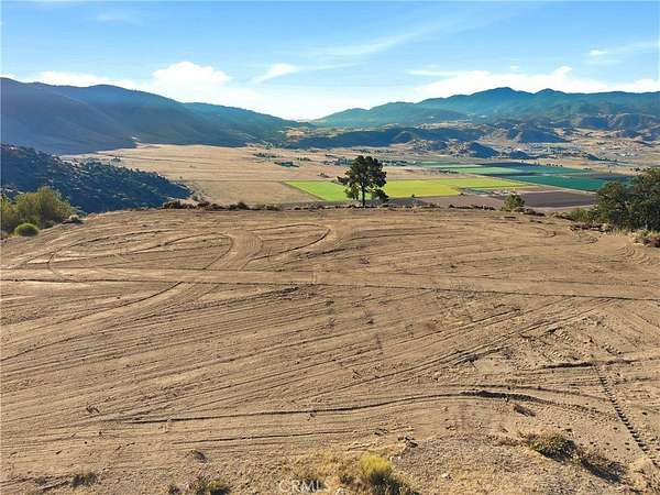 11 Acres of Land for Sale in Tehachapi, California