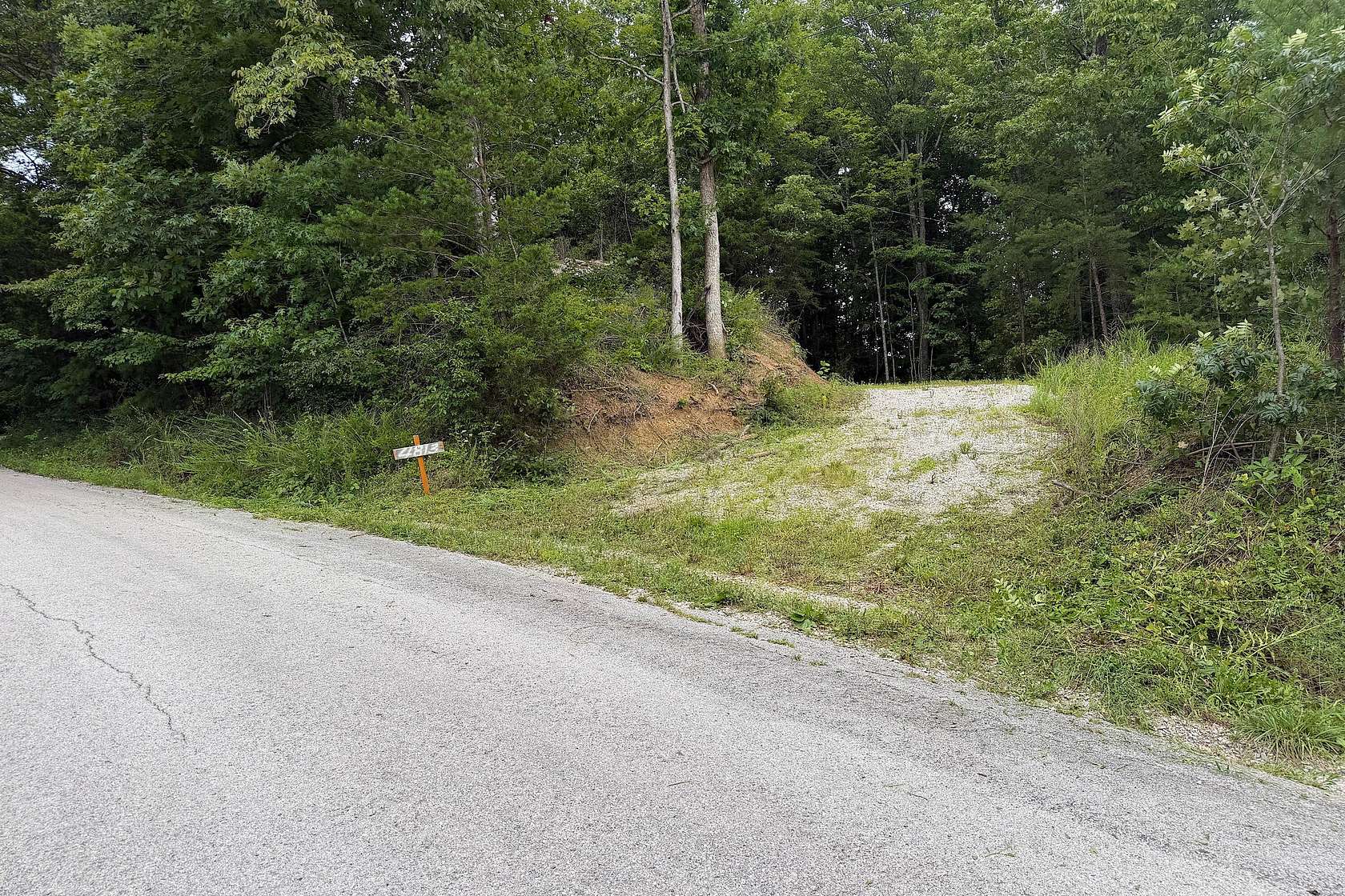 9.9 Acres of Residential Land for Sale in Monticello, Kentucky