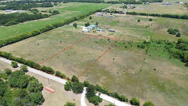 3 Acres of Residential Land for Sale in Whitewright, Texas