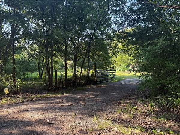 8 Acres of Residential Land for Sale in Streetman, Texas