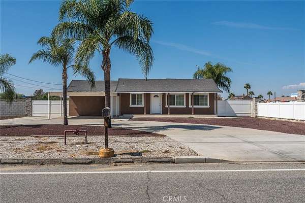 4 Acres of Improved Mixed-Use Land for Sale in Bloomington, California