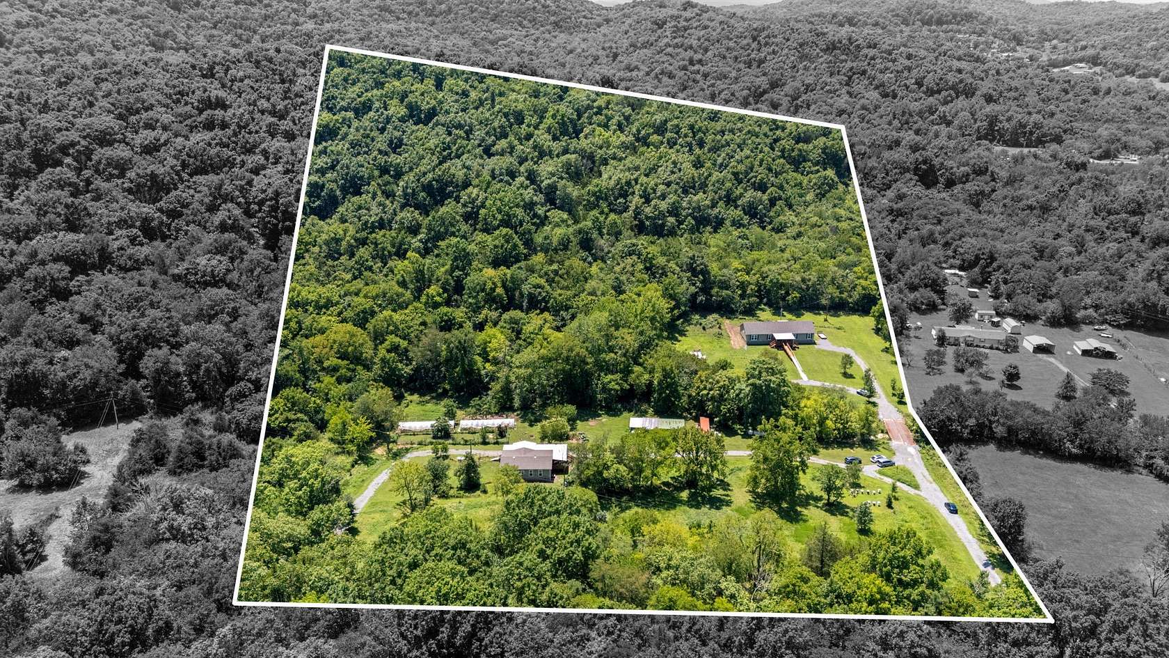 15.6 Acres of Land with Home for Sale in Hartsville, Tennessee