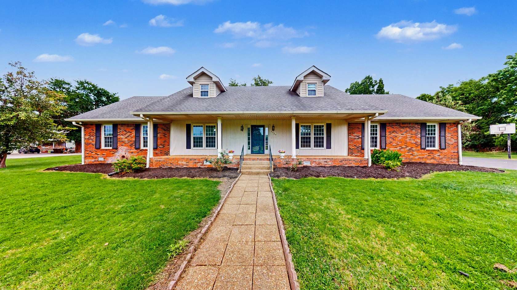 2 Acres of Land with Home for Lease in Lebanon, Tennessee