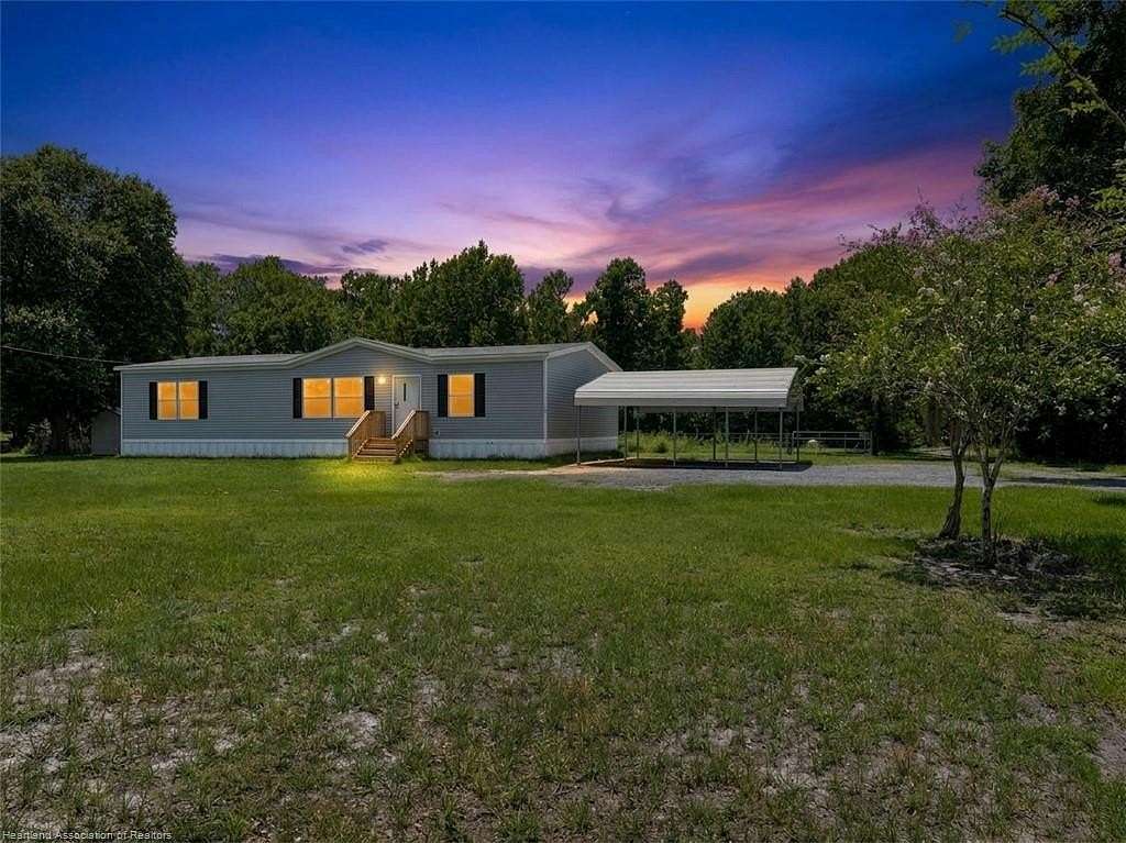 2.5 Acres of Land with Home for Sale in Wauchula, Florida