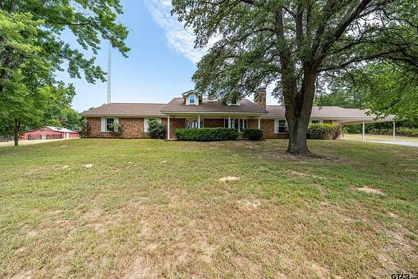5.77 Acres of Land with Home for Sale in Jacksonville, Texas