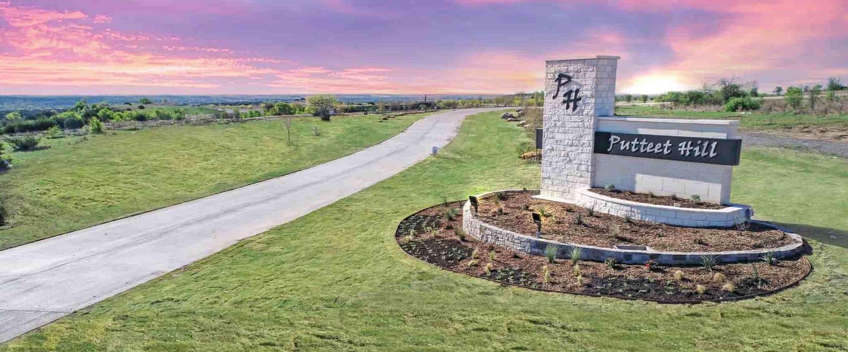 2 Acres of Residential Land for Sale in Cresson, Texas