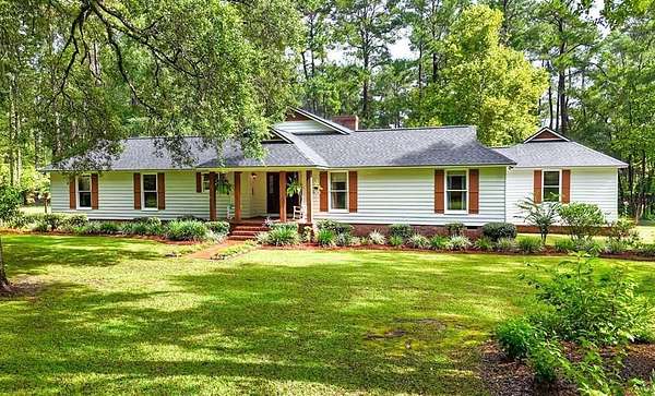 2.77 Acres of Land with Home for Sale in Thomasville, Georgia