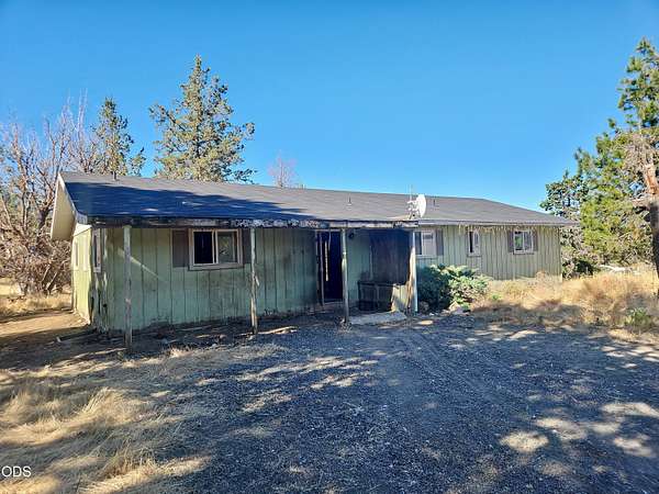 40 Acres of Recreational Land with Home for Sale in Klamath Falls, Oregon