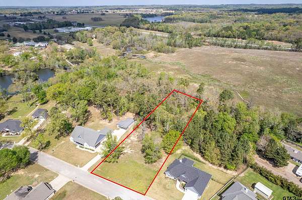 1.13 Acres of Residential Land for Sale in Lindale, Texas