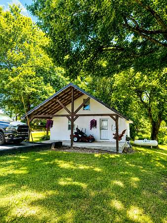 0.92 Acres of Land with Home for Sale in Westmoreland, Tennessee