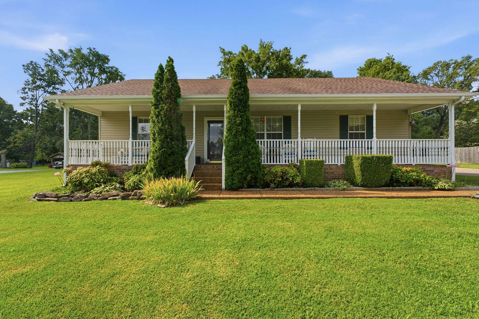 1.7 Acres of Land with Home for Sale in Lebanon, Tennessee