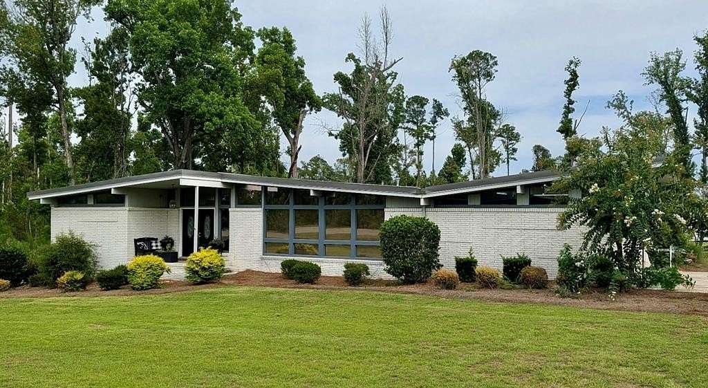 1.9 Acres of Land with Home for Sale in Hazlehurst, Georgia