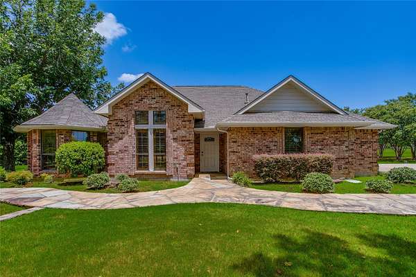 1.67 Acres of Land with Home for Lease in Sunnyvale, Texas