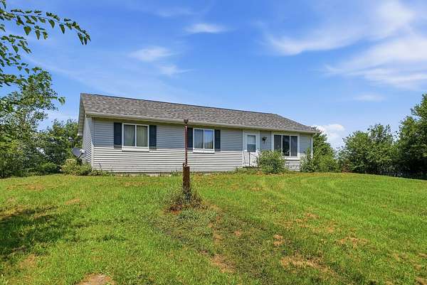 5 Acres of Land with Home for Sale in Kankakee, Illinois