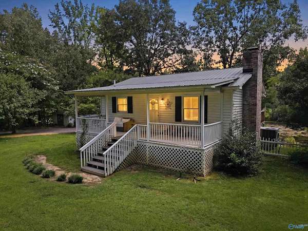 31 Acres of Land with Home for Sale in Guntersville, Alabama
