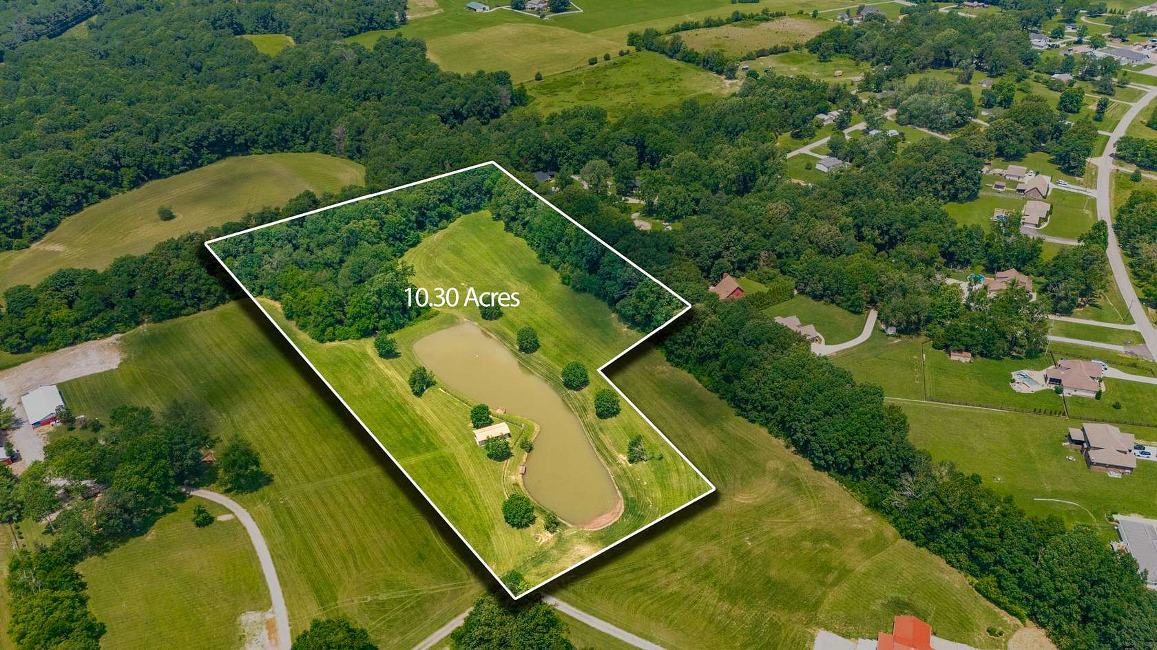 10.3 Acres of Land for Sale in Greenbrier, Tennessee