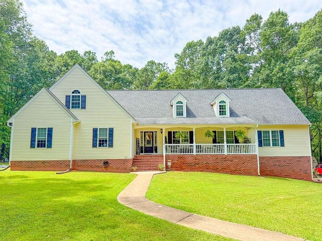 10.5 Acres of Recreational Land with Home for Sale in Blackstone, Virginia