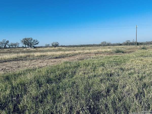 22 Acres of Agricultural & Residential Land for Sale in Pleasanton, Texas