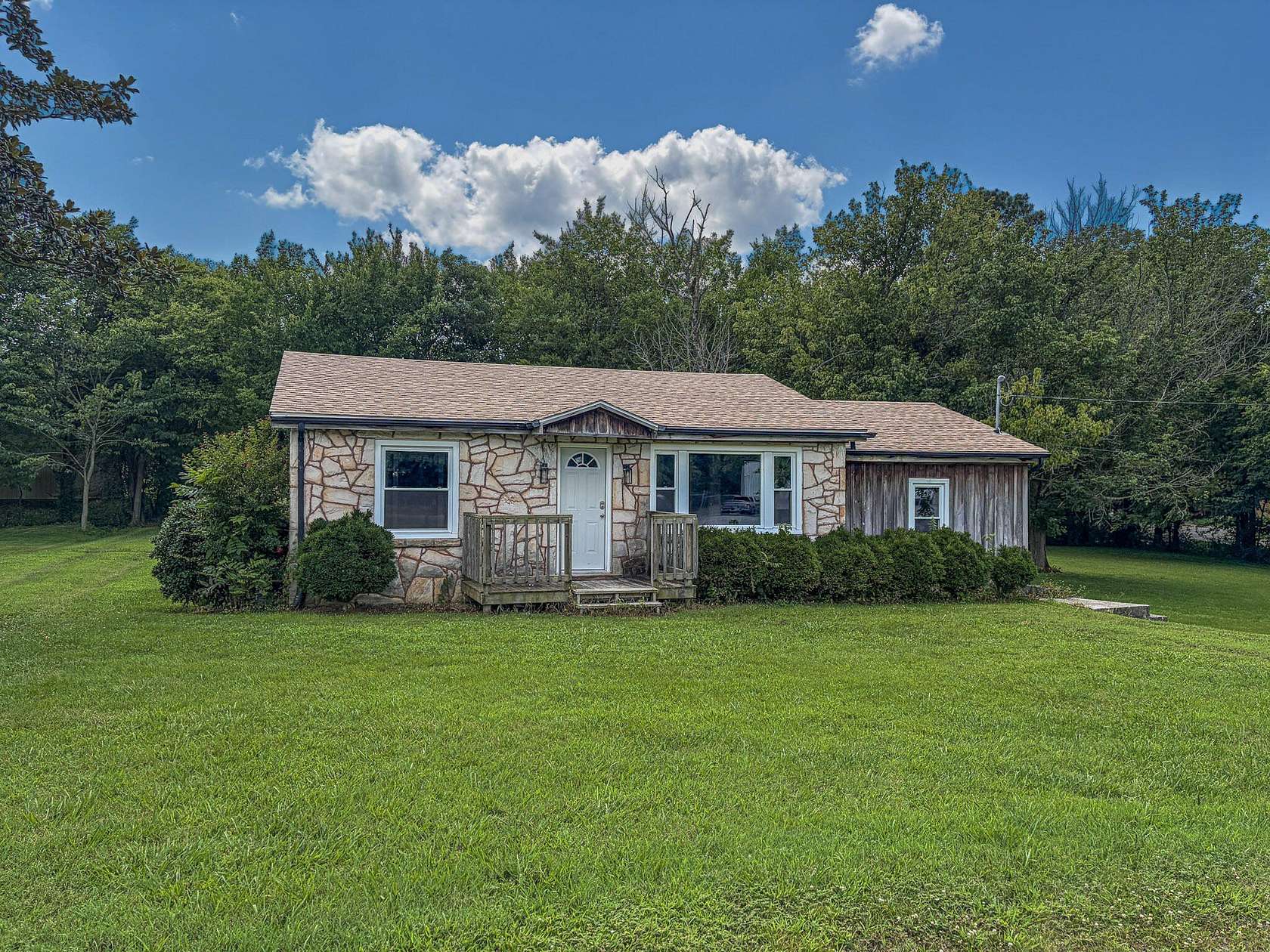 1.7 Acres of Land with Home for Sale in Benton, Kentucky