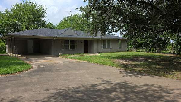2 Acres of Land with Home for Lease in Bonham, Texas