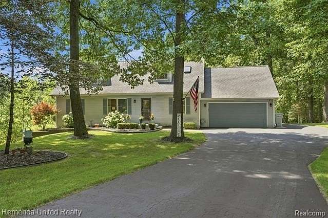 4 Acres of Land with Home for Sale in Green Oak Township, Michigan