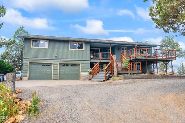 11.1 Acres of Land with Home for Sale in Prineville, Oregon