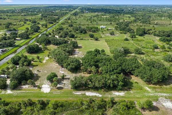 1.25 Acres of Residential Land for Sale in Okeechobee, Florida