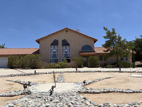 2.52 Acres of Land with Home for Sale in Pearblossom, California