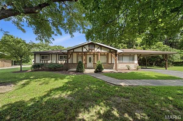 1.59 Acres of Land with Home for Sale in Maryland Heights, Missouri