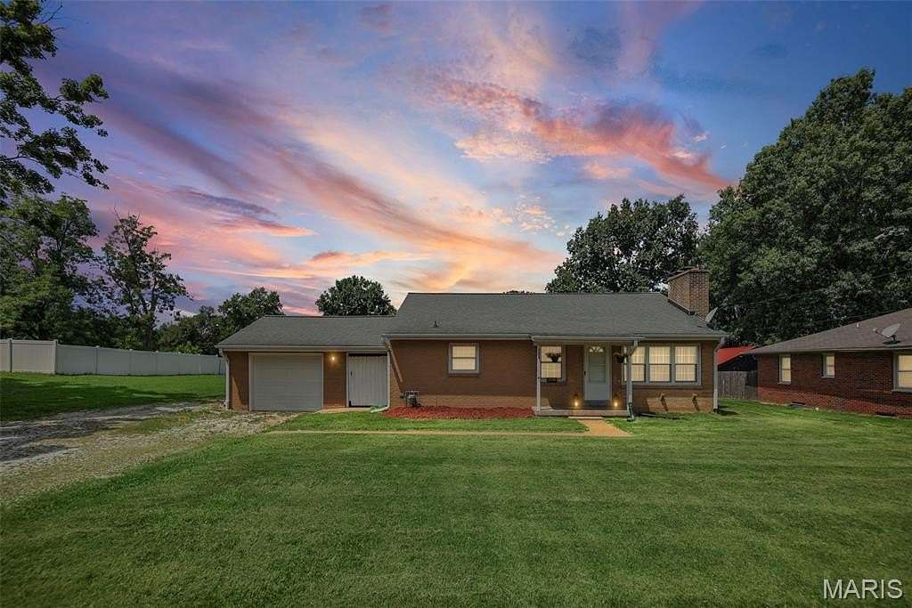 2 Acres of Land with Home for Sale in Edwardsville, Illinois