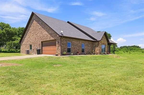 40 Acres of Land with Home for Sale in Calera, Oklahoma