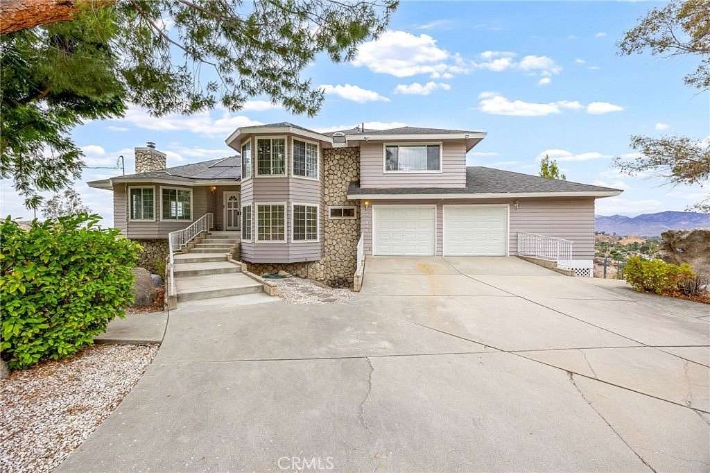 1.67 Acres of Land with Home for Sale in Hemet, California