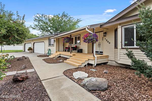 1.53 Acres of Land with Home for Sale in Zillah, Washington