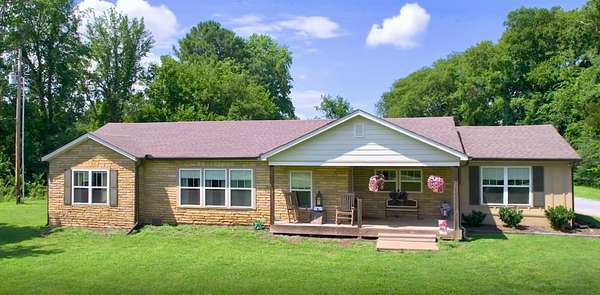 1.5 Acres of Land with Home for Sale in Murfreesboro, Tennessee