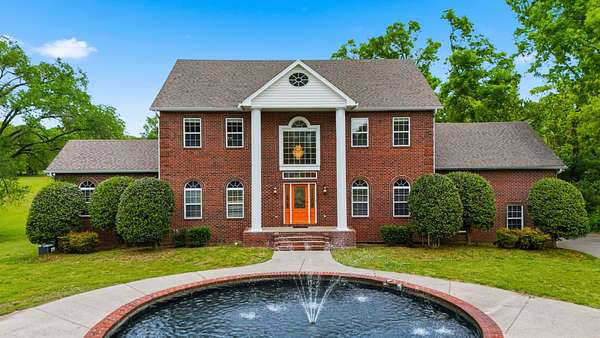 2 Acres of Land with Home for Sale in Brentwood, Tennessee