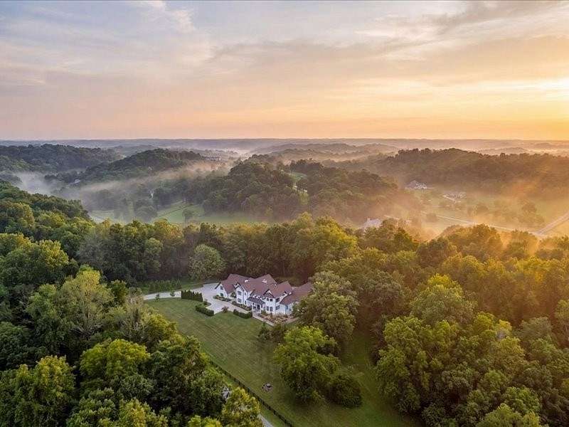 11.4 Acres of Land with Home for Sale in Franklin, Tennessee