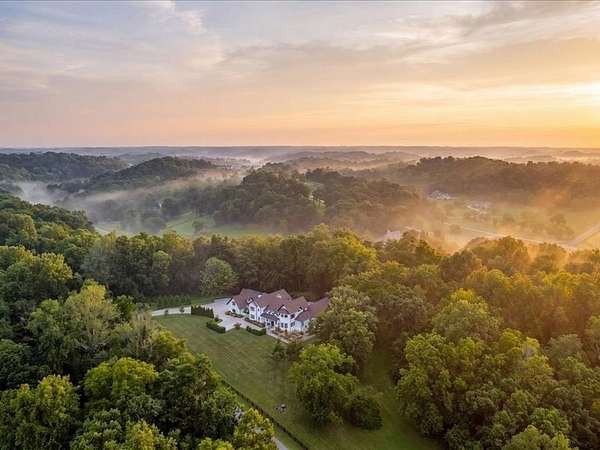 11.4 Acres of Land with Home for Sale in Franklin, Tennessee