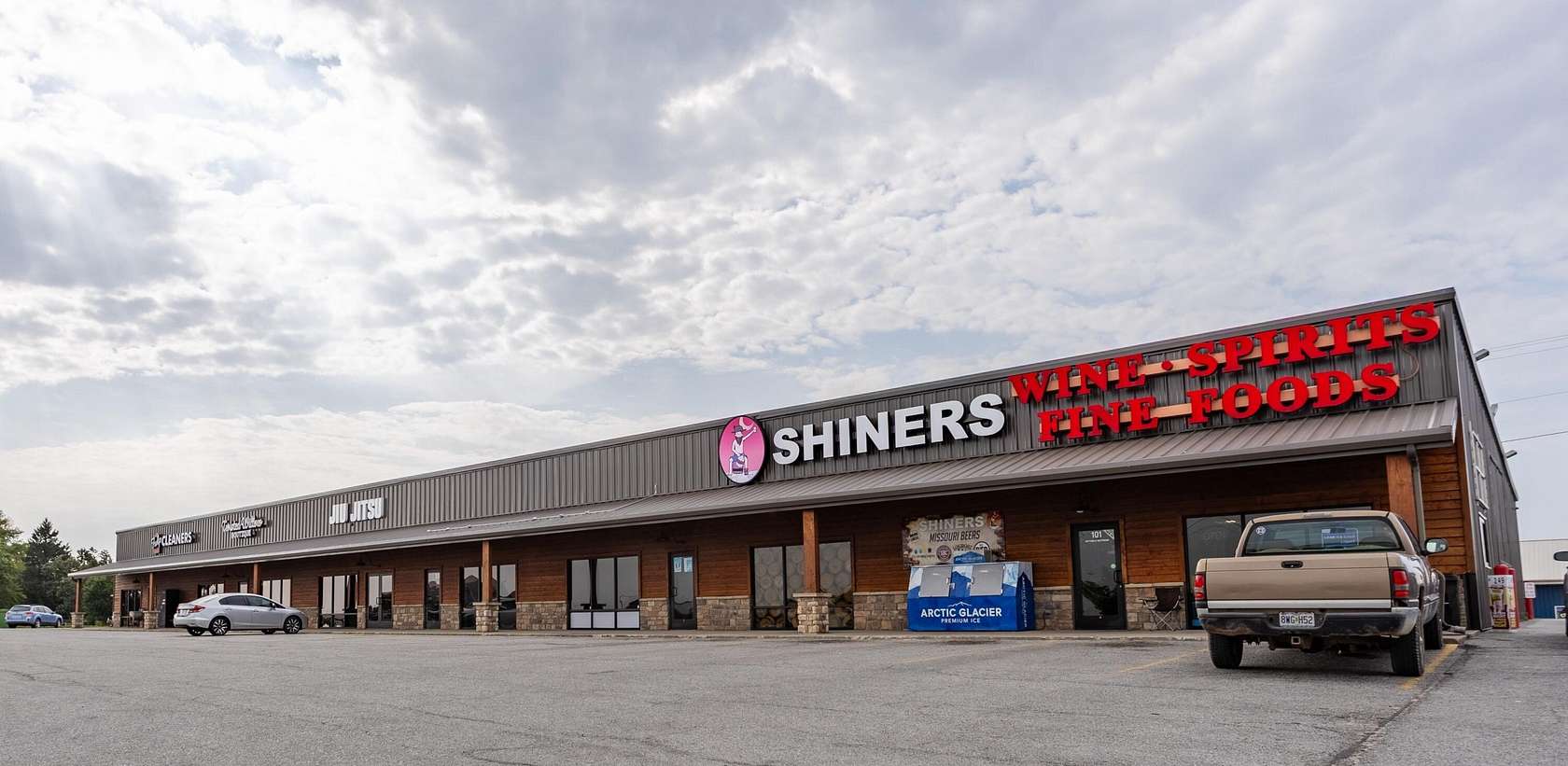 1.59 Acres of Mixed-Use Land for Sale in Aurora, Missouri