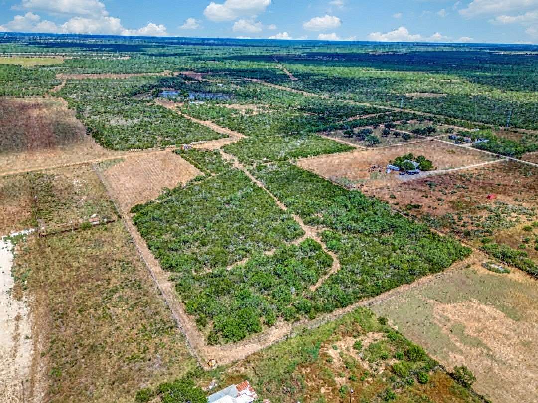 236 Acres of Land for Sale in Charlotte, Texas