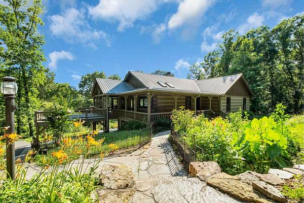 24.6 Acres of Recreational Land with Home for Sale in Franklin, Tennessee