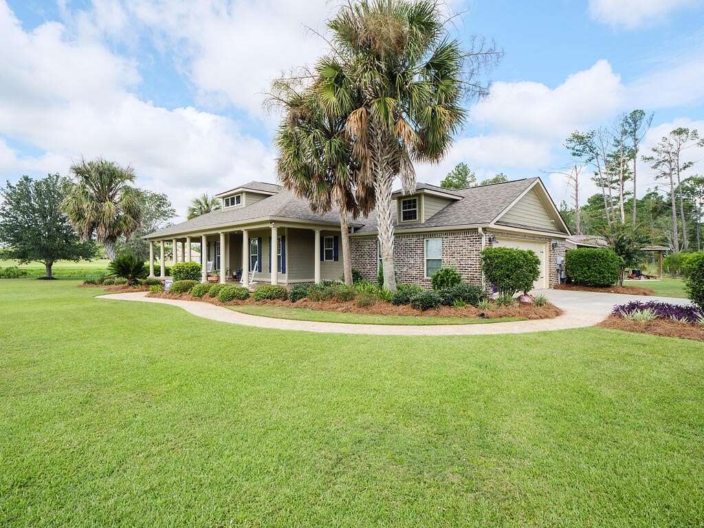 2.5 Acres of Land with Home for Sale in Valdosta, Georgia
