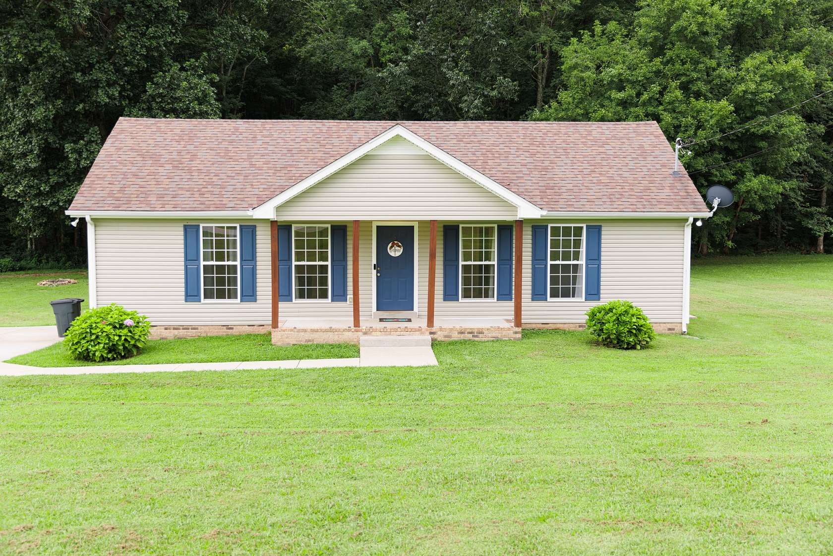 4.8 Acres of Land with Home for Sale in Charlotte, Tennessee